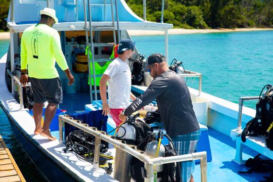loading gear on to dive boat