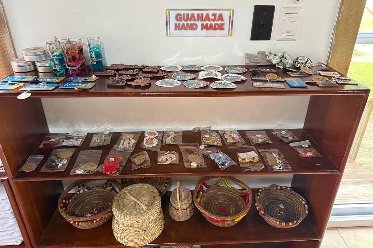 Handmade souvenirs and crafts at Clark's Cay Guanaja, featuring colorful baskets and artisanal jewelry displays.