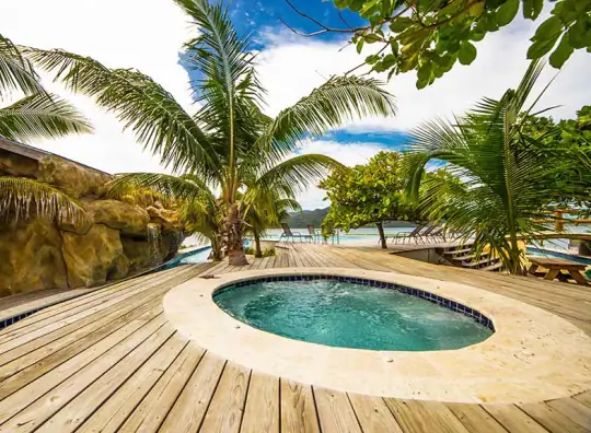 jacuzzia pool
